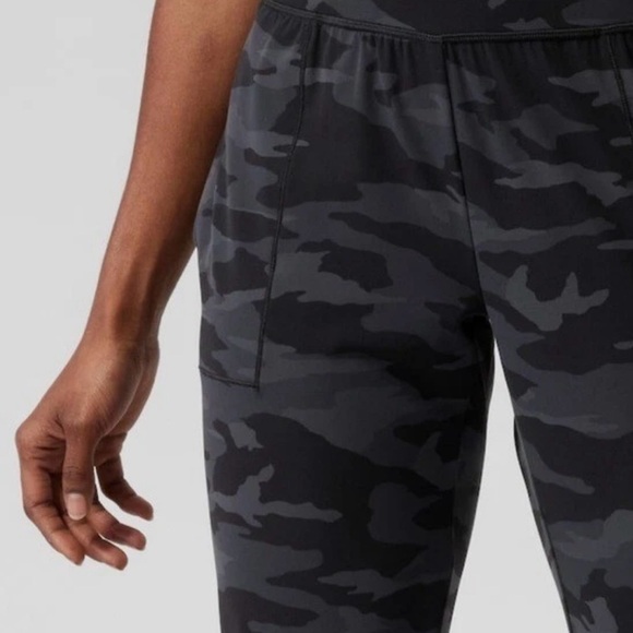 ATHLETA SALUTATION HIGH RISE JOGGER IN CAMO PRINT WOMEN’S SIZE XS - Picture 2 of 10